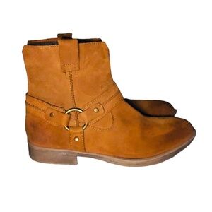 The Earth Origins Ash Everglade ankle booties